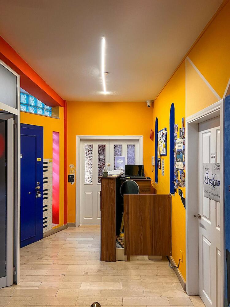 Blue Door Hostel, Tirana