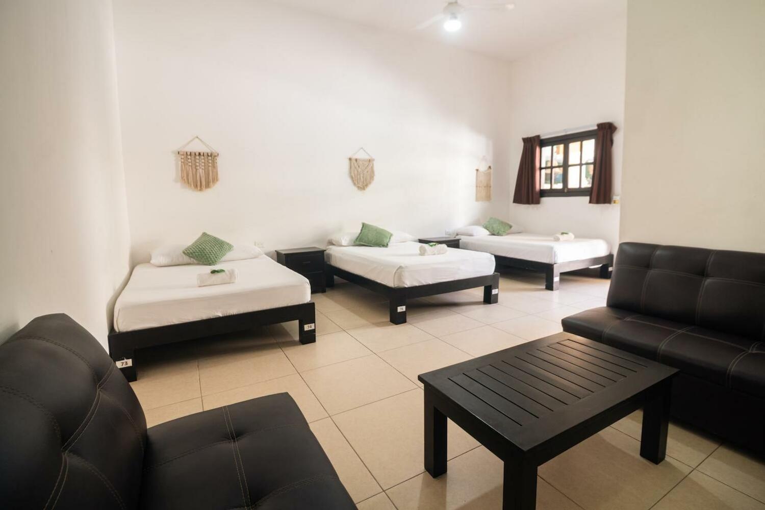 We playa Hotel-Hostel