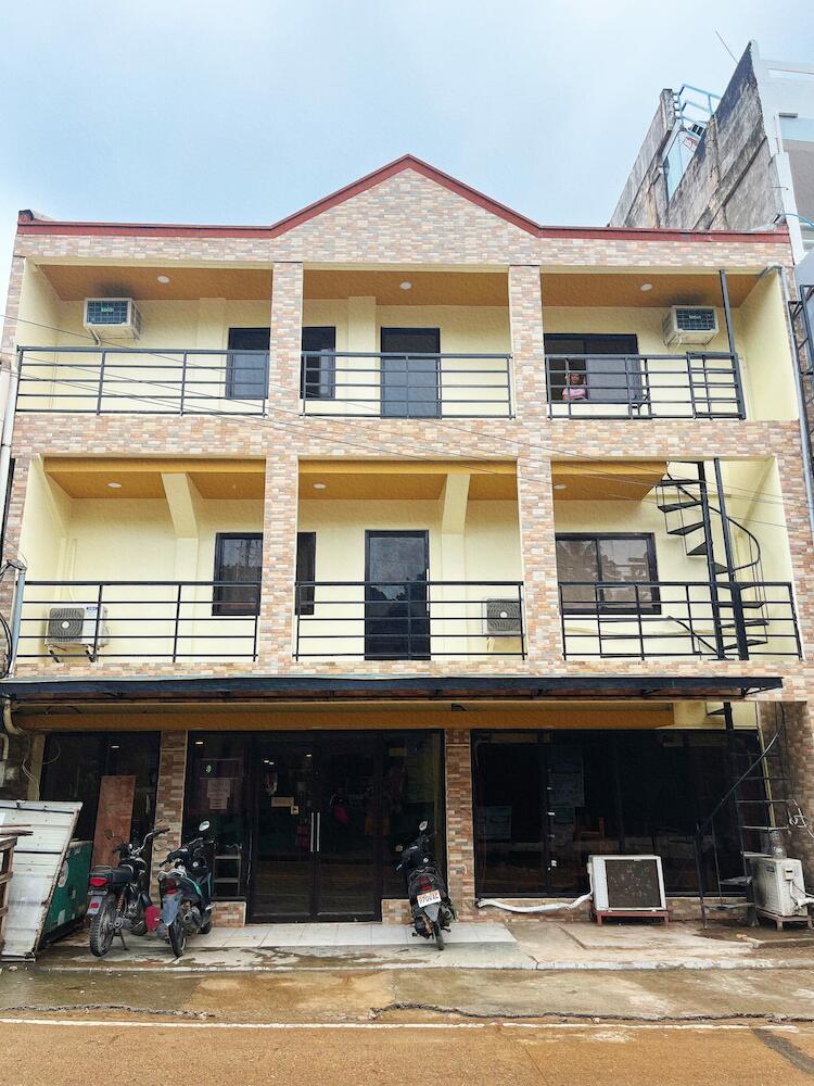 Cozy Coron Inn, Coron