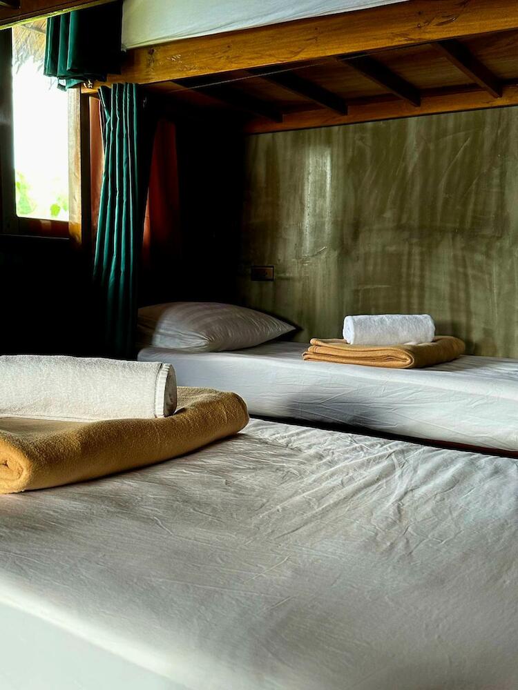 El Lobo Bunk Beds, General Luna