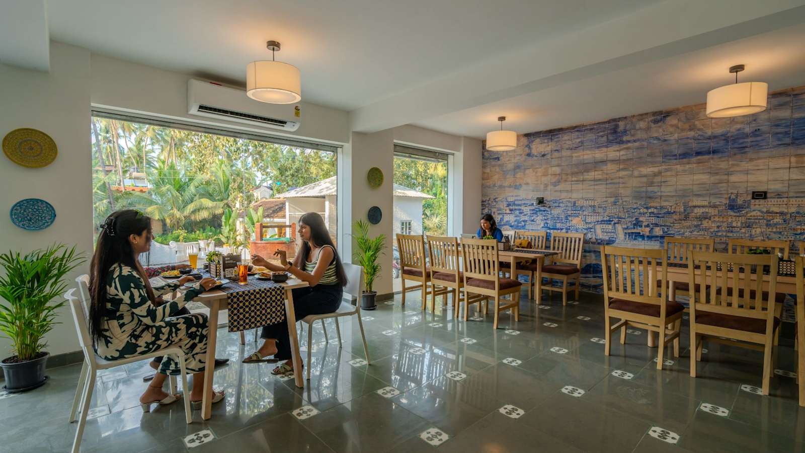 The Hosteller, Old