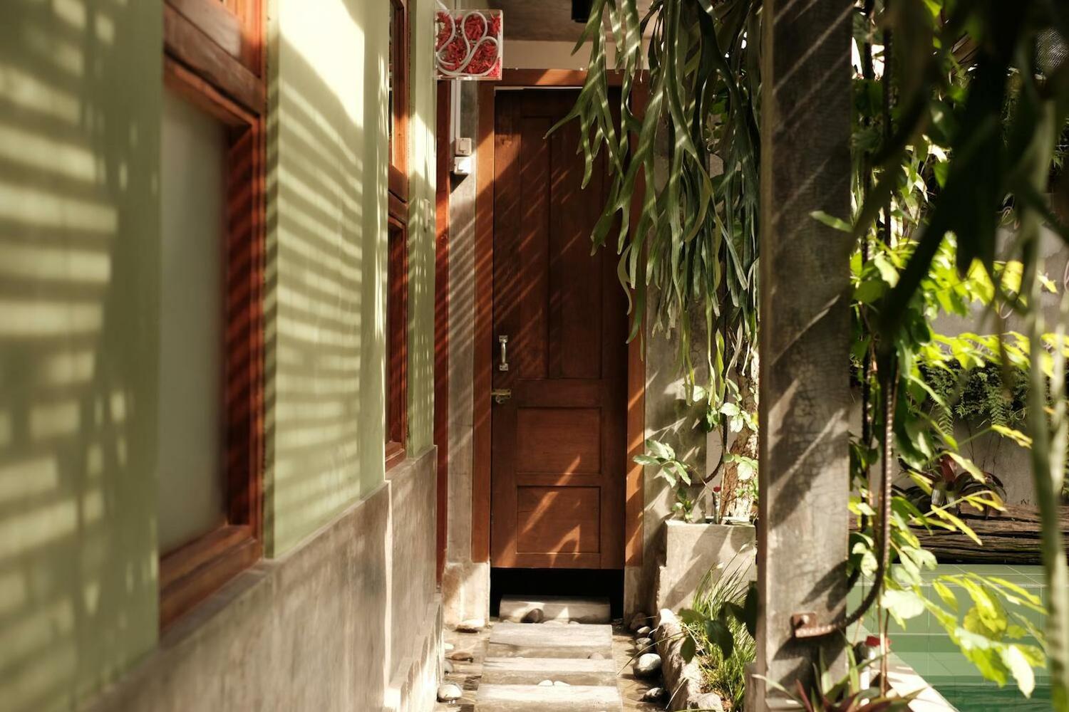 Abrakadabra Manshon, Timuran