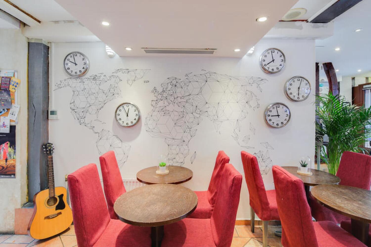 Le Village Montmartre by Hiphophostels, Paris