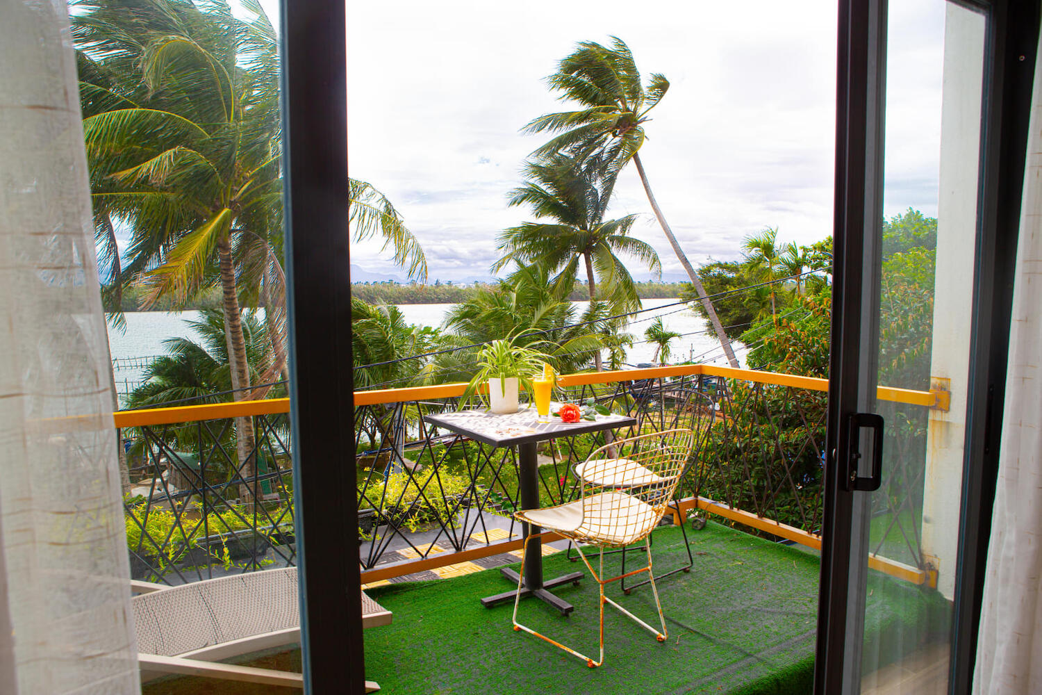 Coral Riverside:Where the river meets the sea