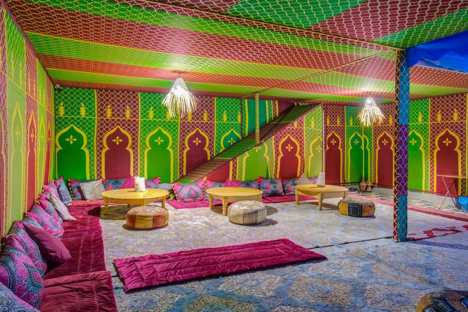 Dinosaur Anza Surf House, Agadir