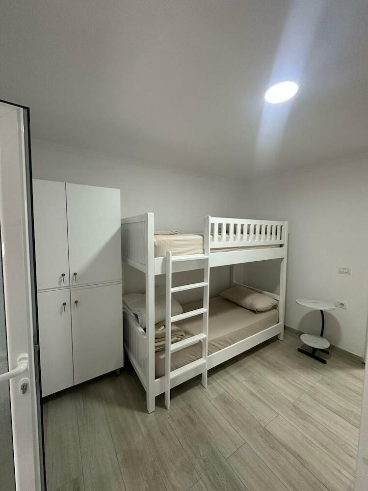 Aral Hostel, Berat