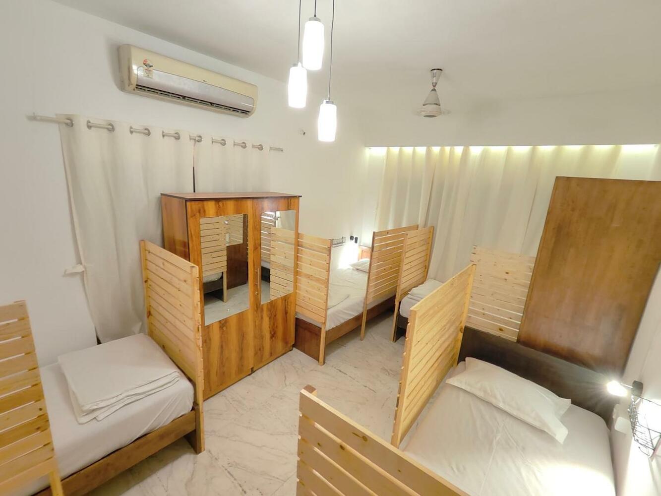 HOSHTEL99 - LUX - Stay, Cowork & Cafe - Luxurious Bungalow