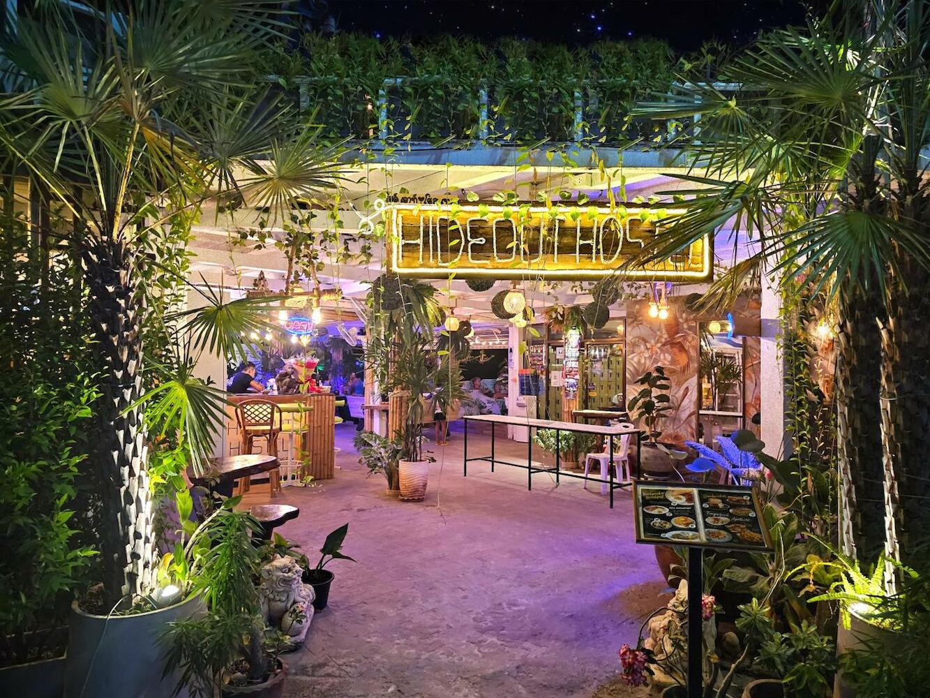 Hideout Hostel 2, Haad Rin