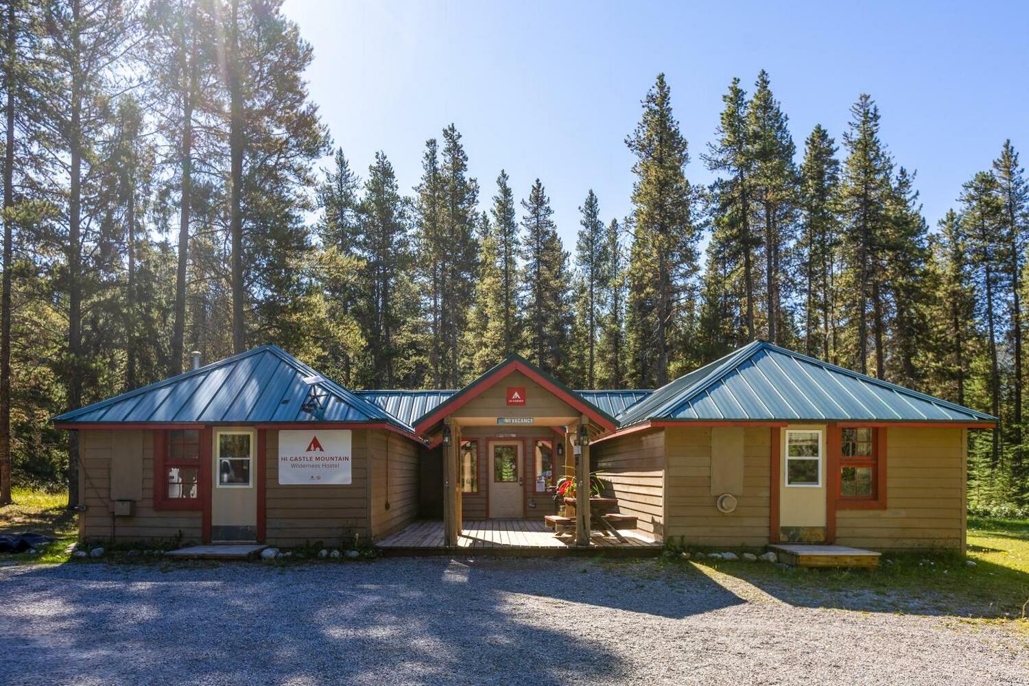 HI - Castle Mountain Hostel