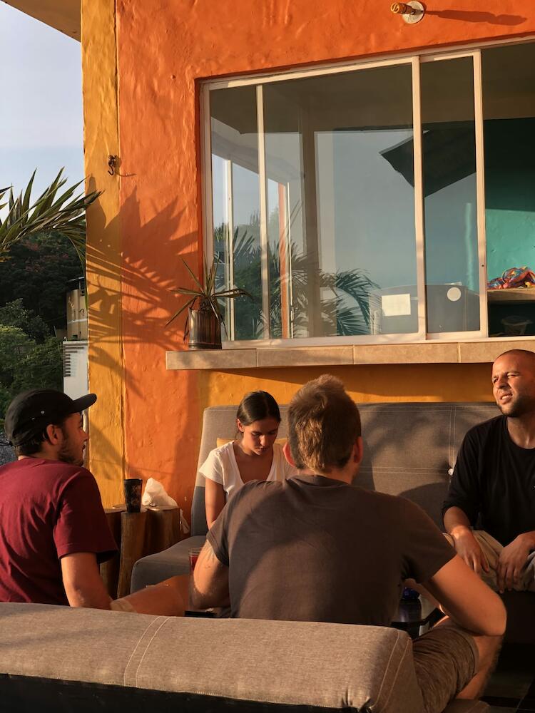 Kiwi Montañita Suites & Apartments, Montañita