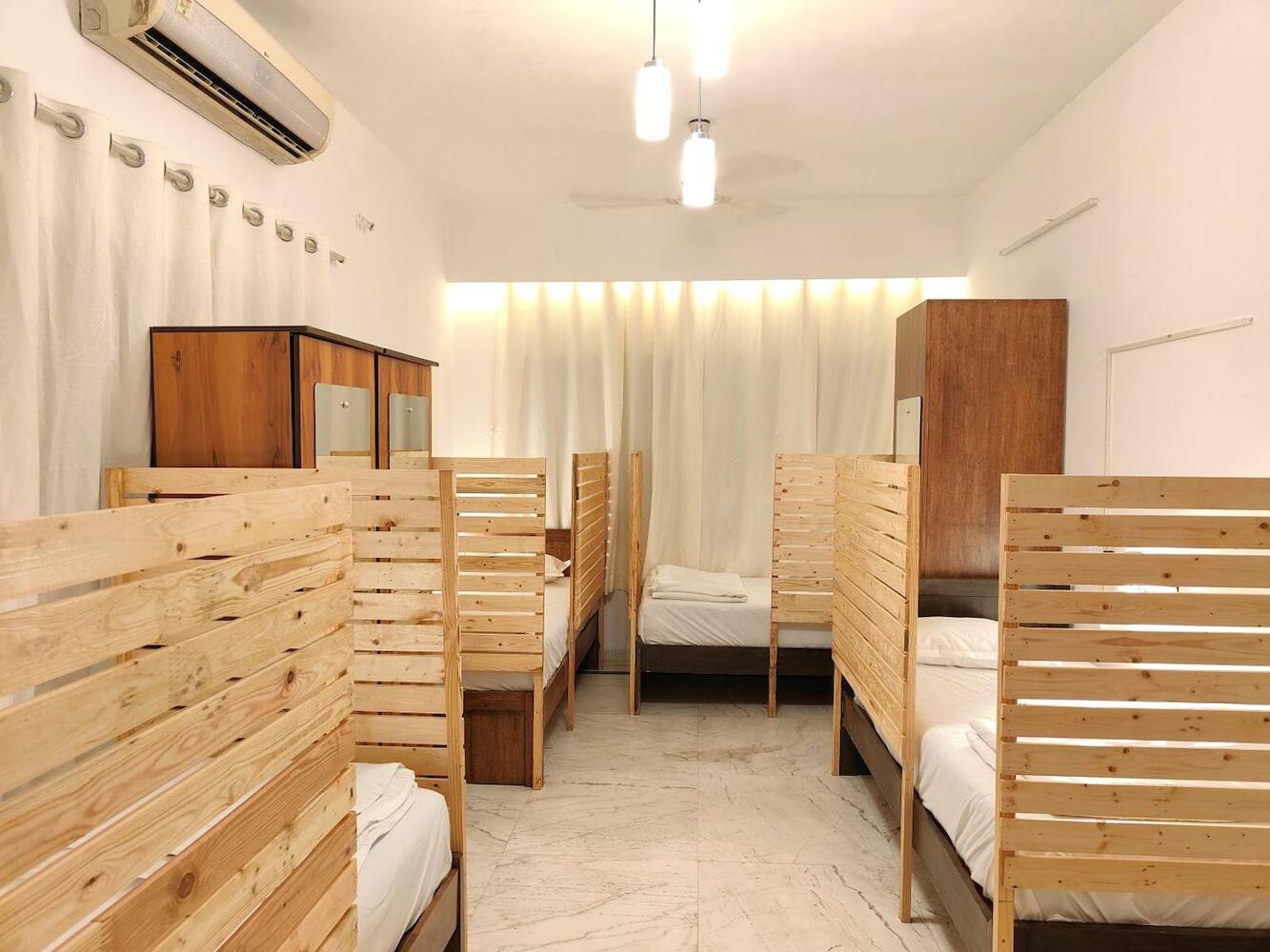 HOSHTEL99 - LUX - Stay, Cowork & Cafe - Luxurious Bungalow