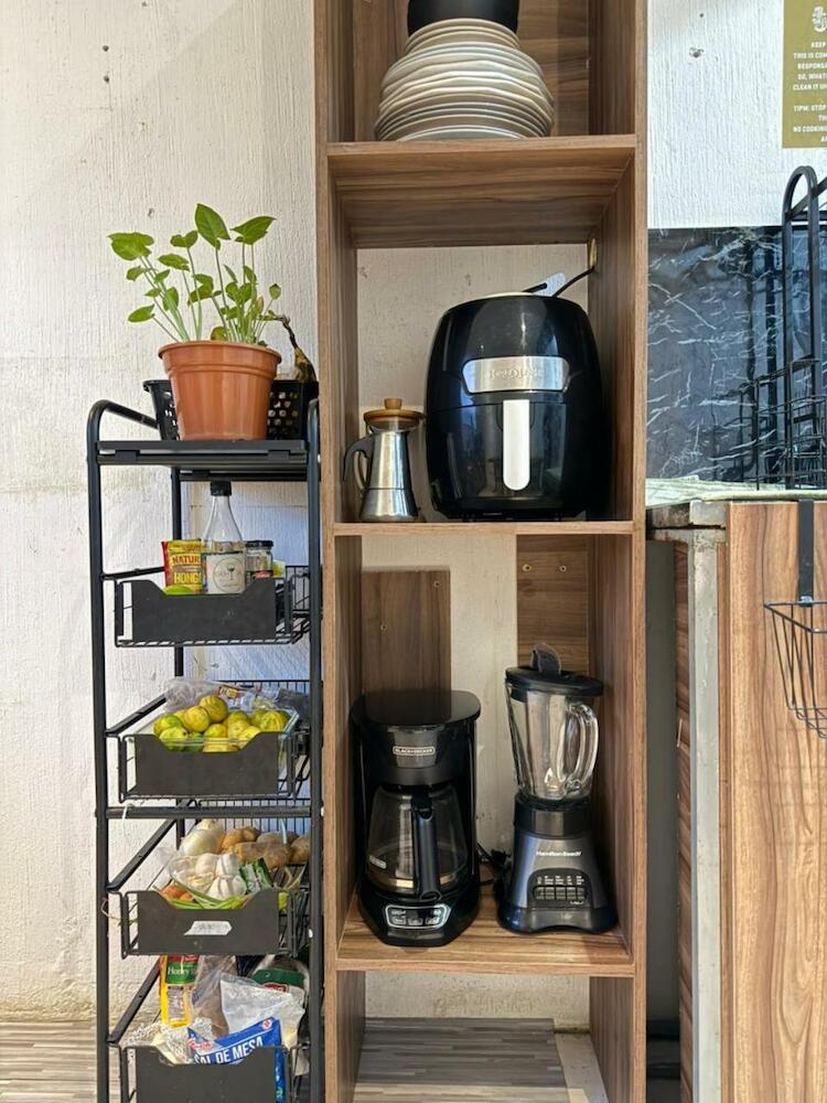 Travelholic zona 4, Guatemala City