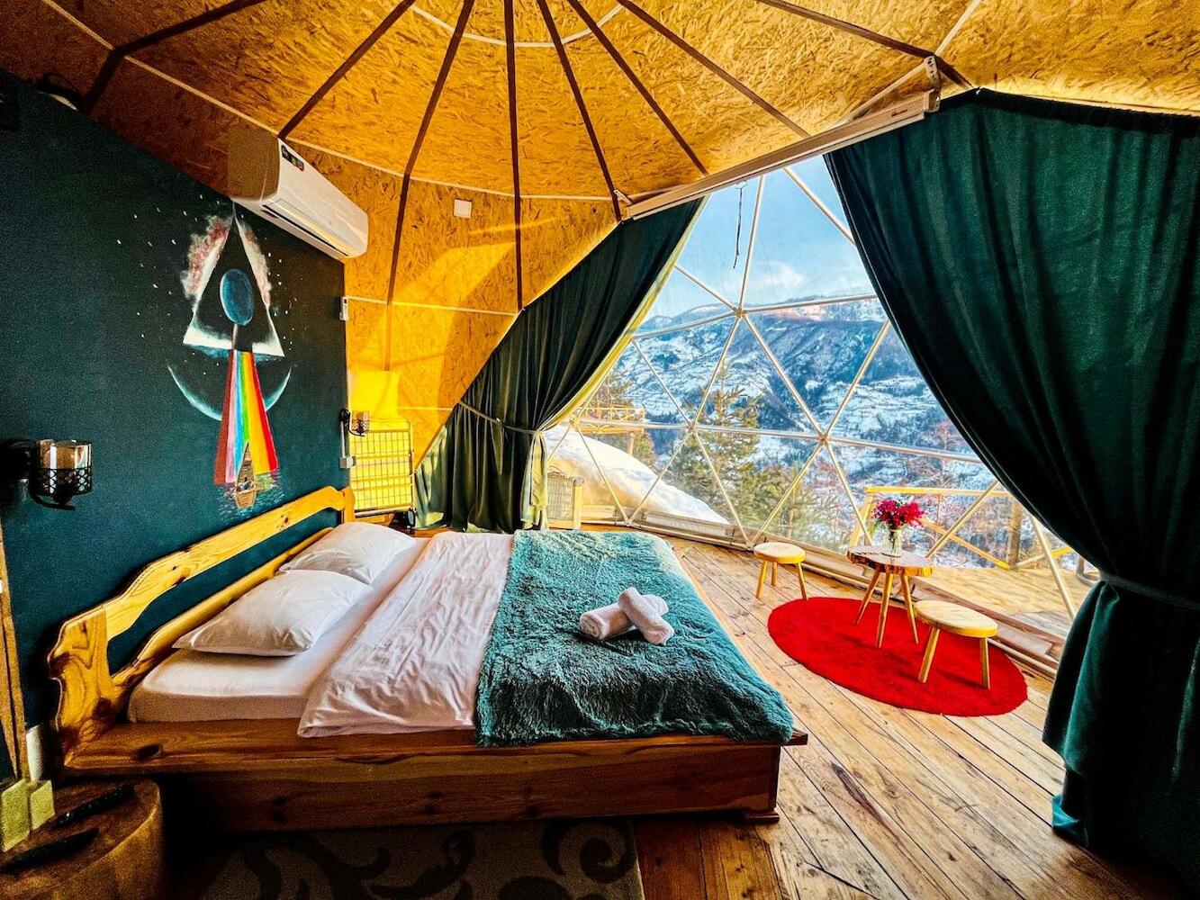 Paradise Inn, Batumi