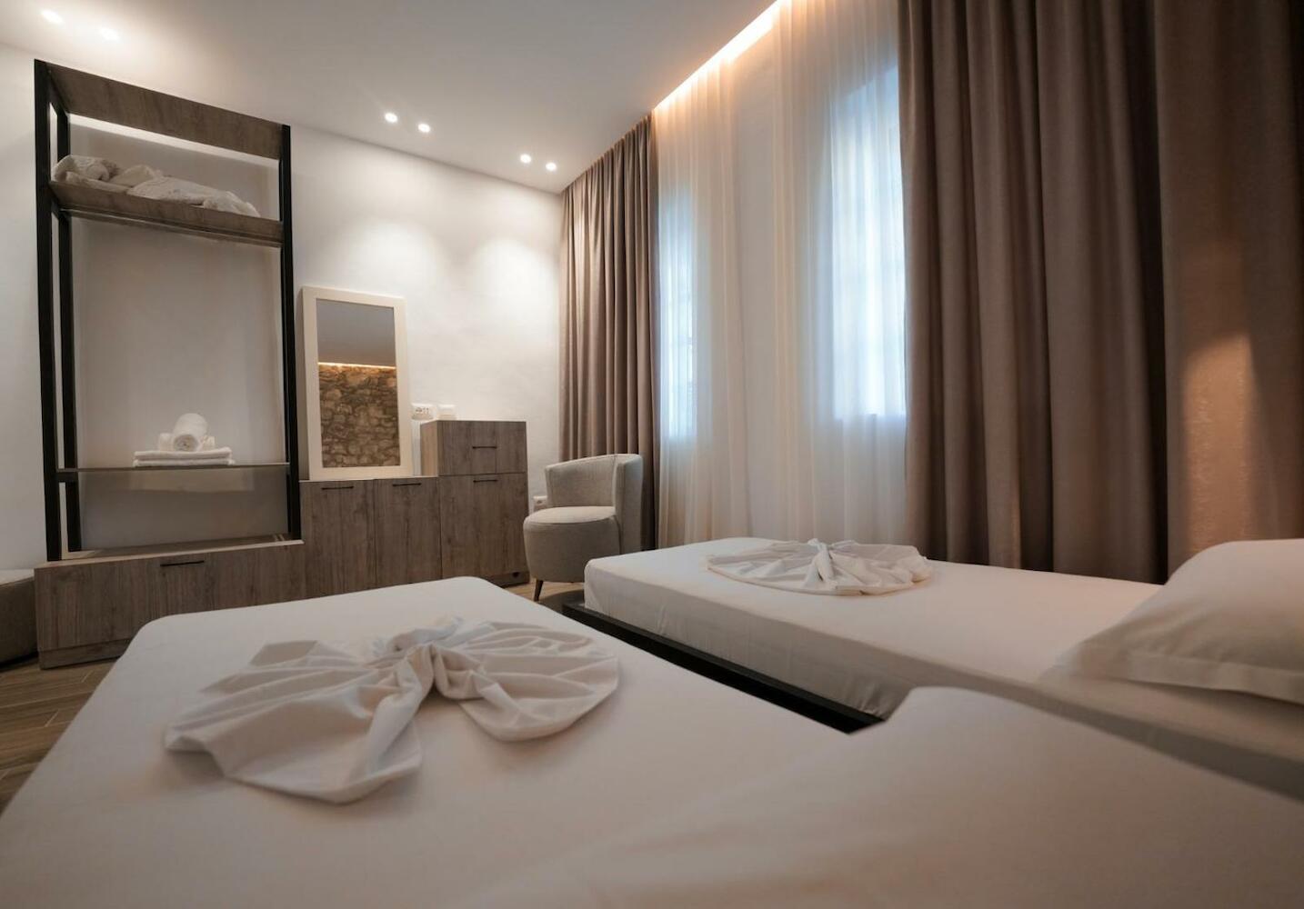 Helin's Hostel By Backpackers, Berat