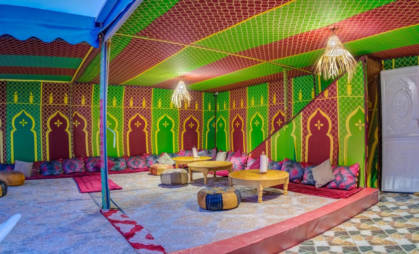 Dinosaur Anza Surf House, Agadir