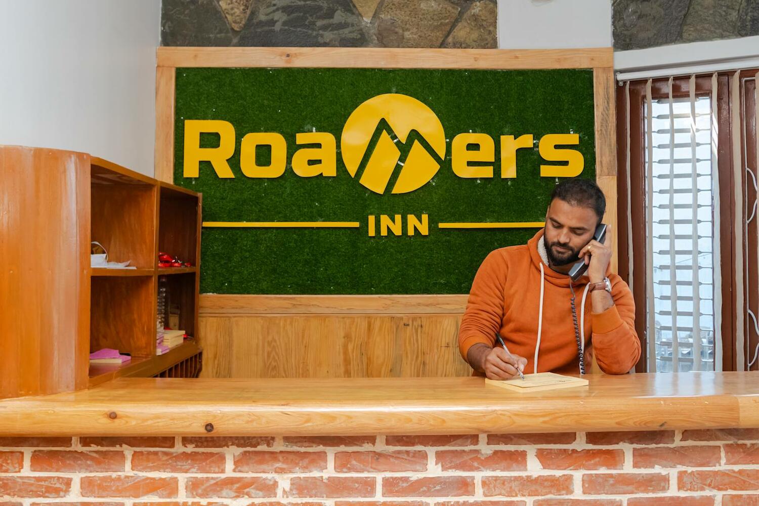 Roamers Inn - Hostel