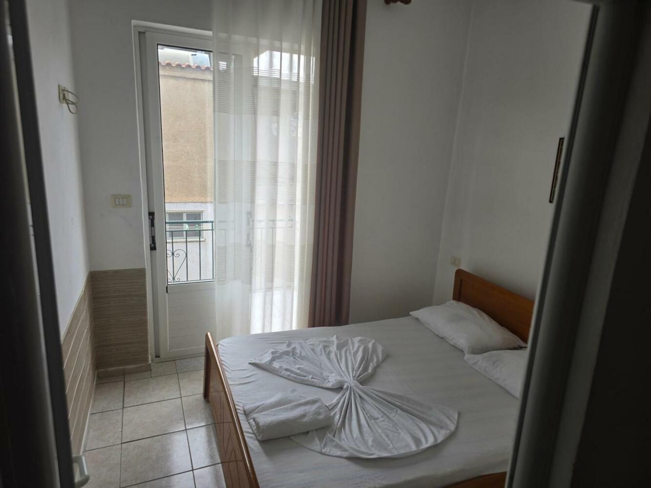 Hostel Sr, Sarandë