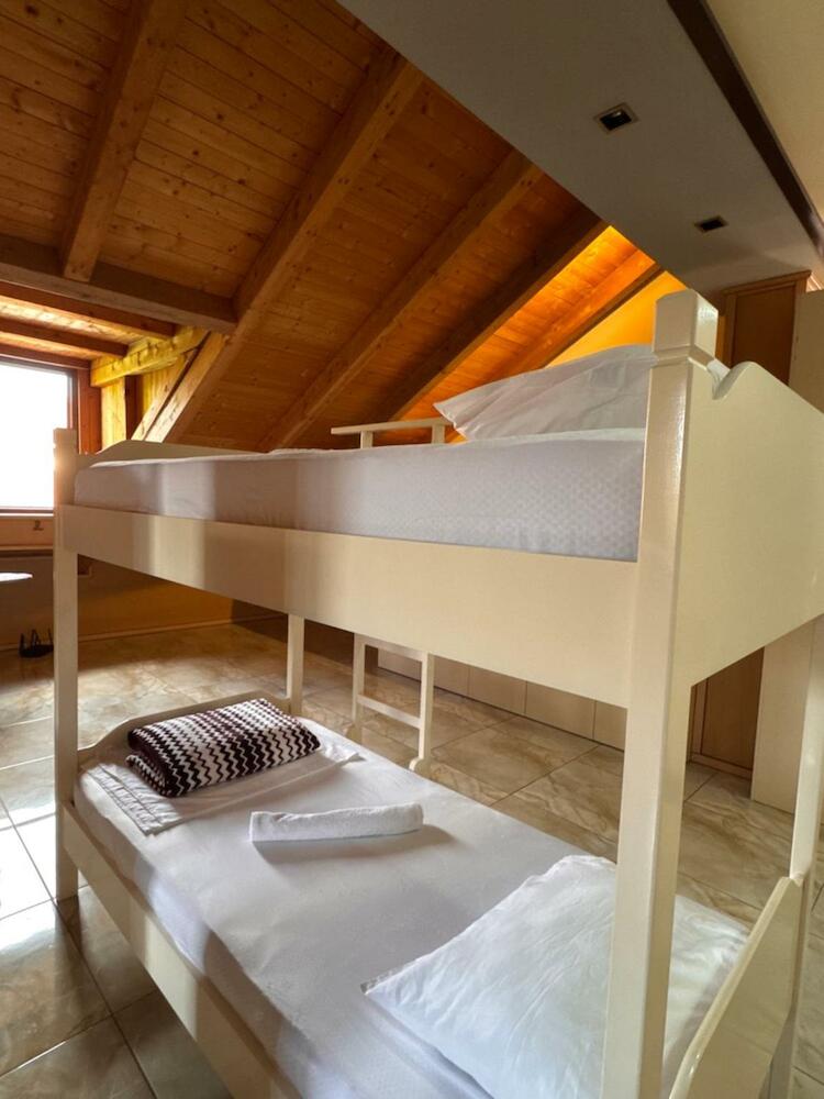 Symphony Hostel, Shkoder