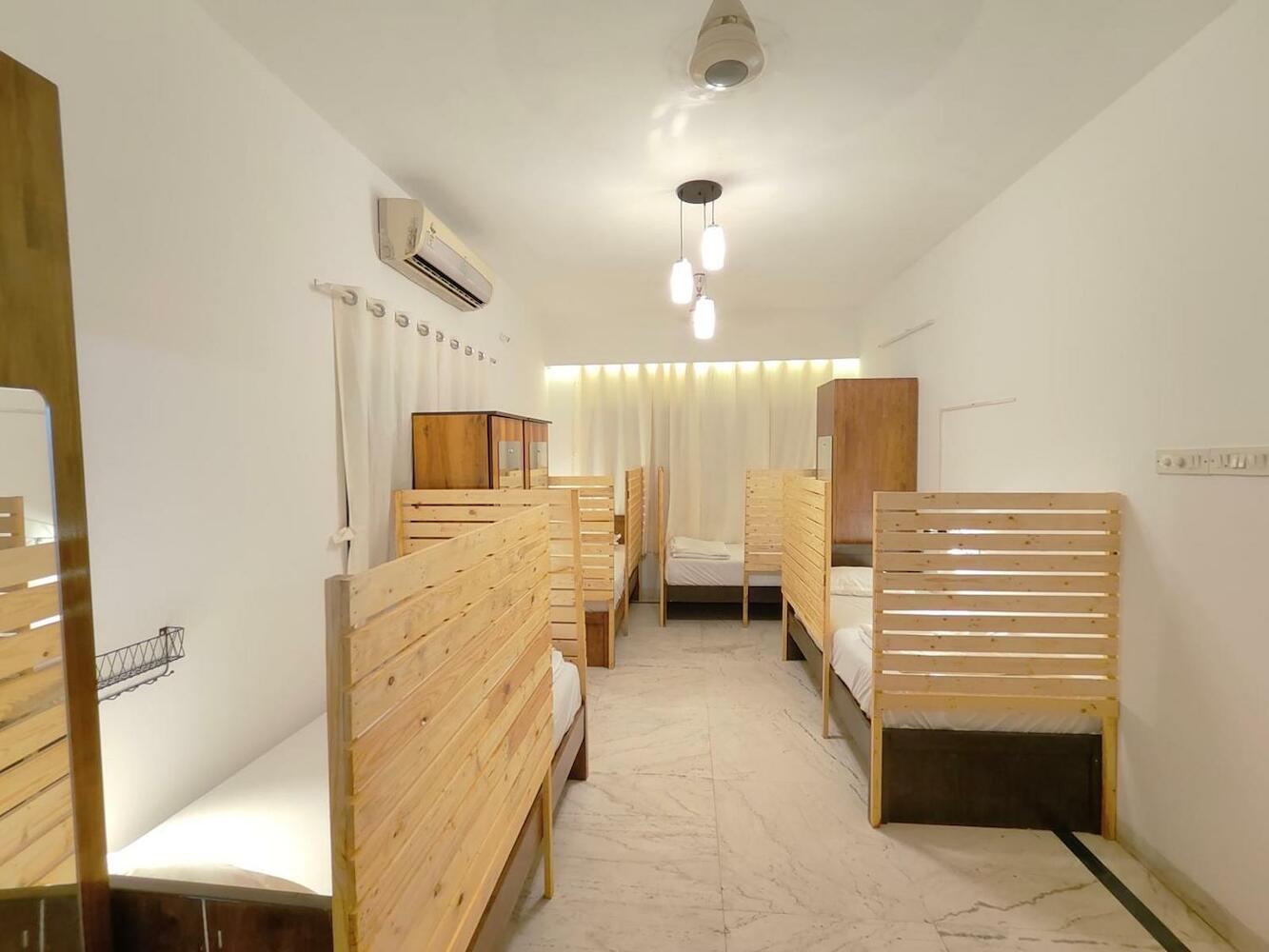 HOSHTEL99 - LUX - Stay, Cowork & Cafe - Luxurious Bungalow