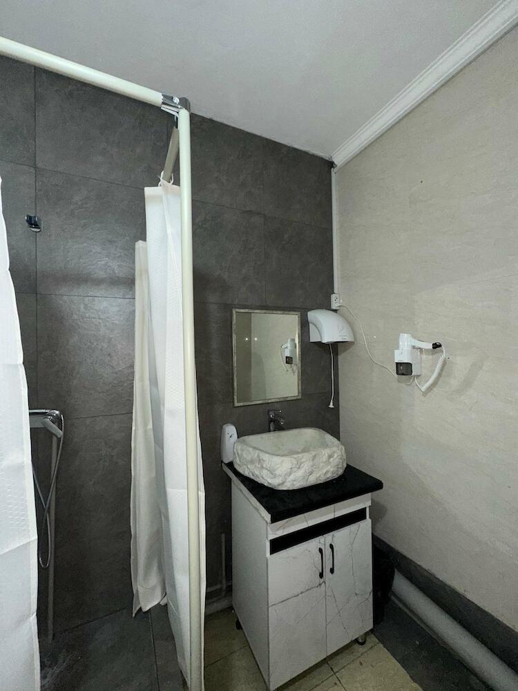 Room Hostel Tolebi, Almaty