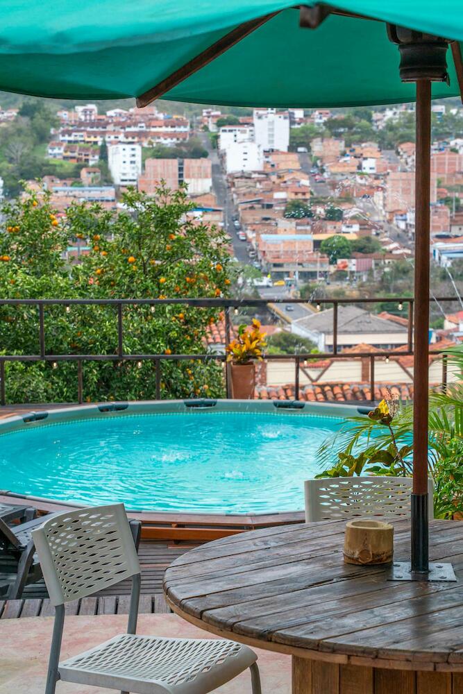 Traveler Hostel
