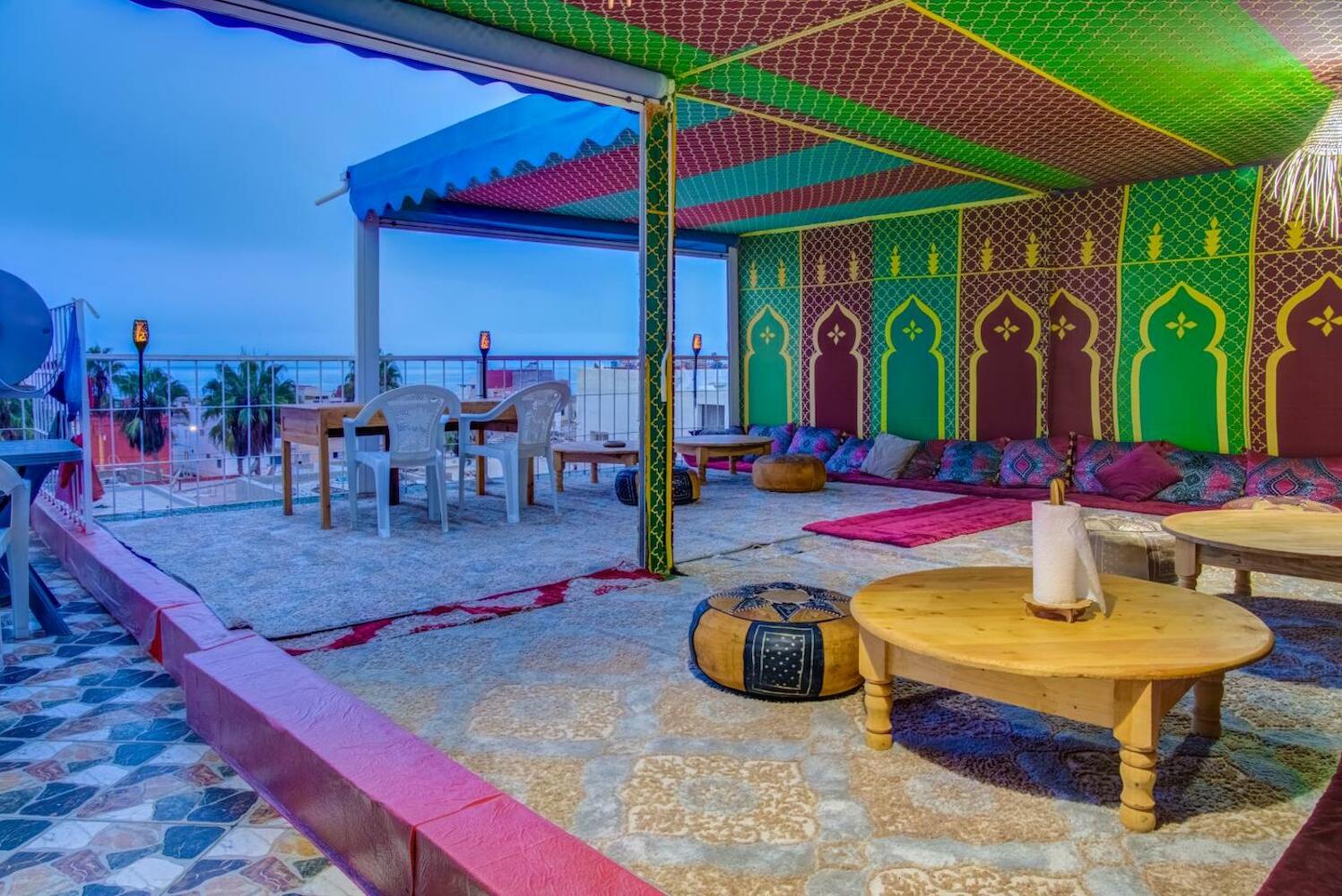 Dinosaur Anza Surf House, Agadir