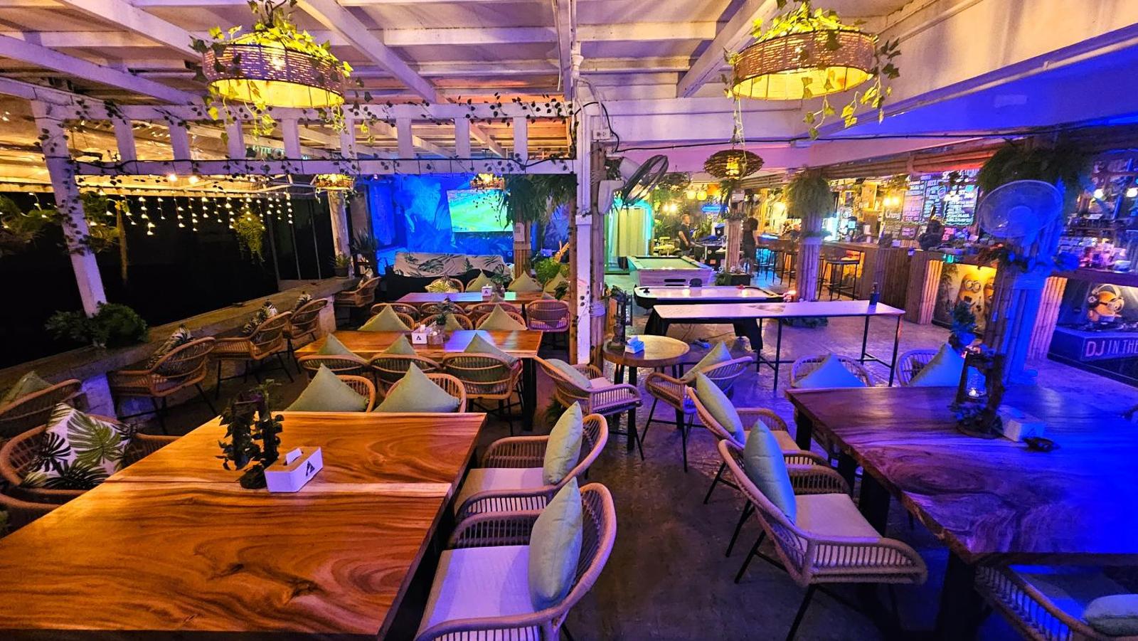 Hideout Hostel 2, Haad Rin