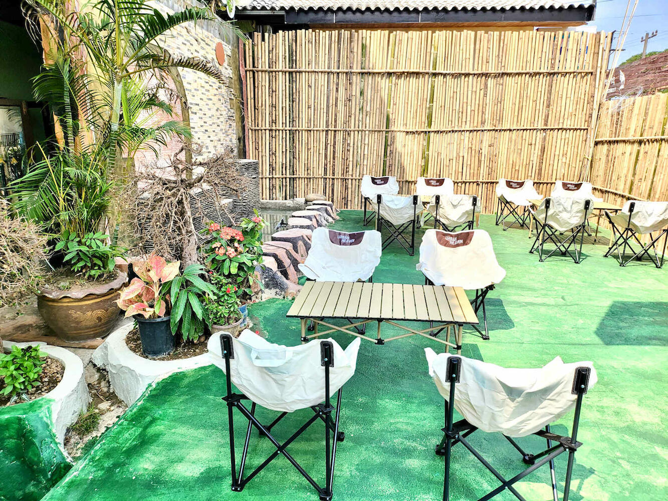 West Water Hostel, Vang Vieng