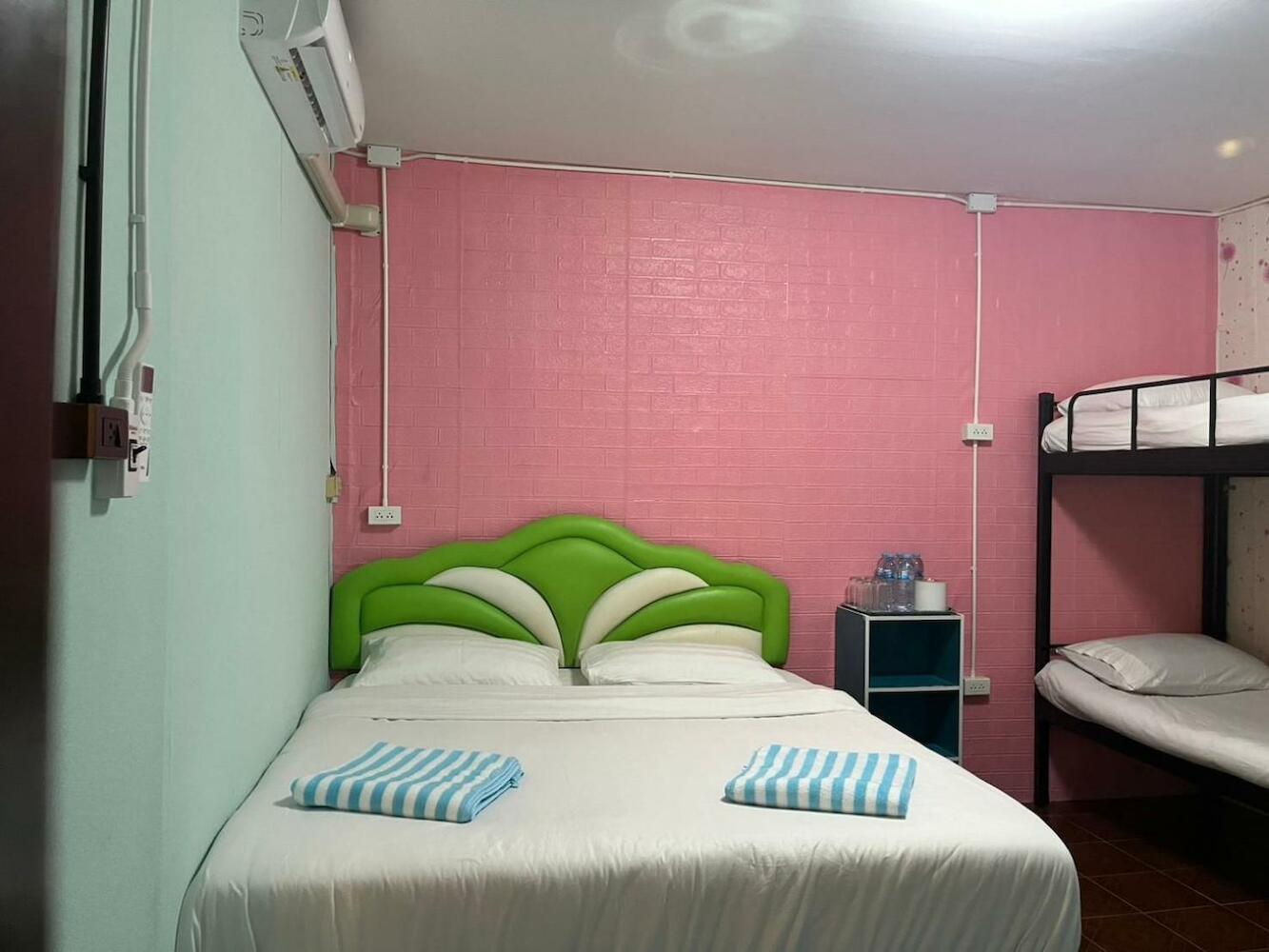 D​ Luck​ Hostel, Kanchanaburi