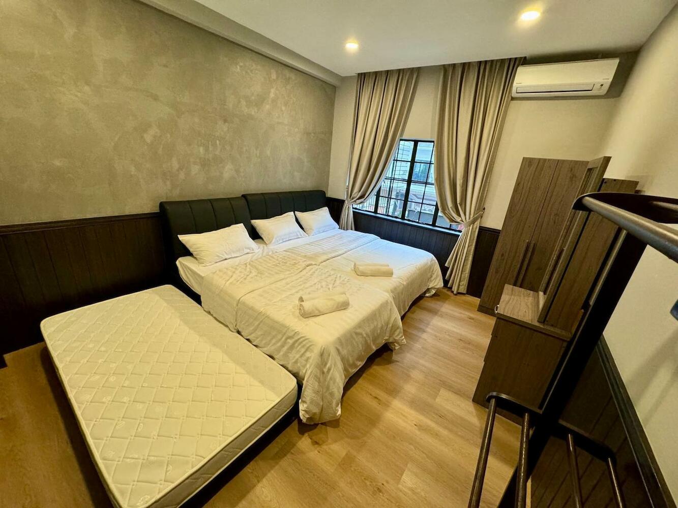 Concrete Jungle Cabin, Kota Kinabalu