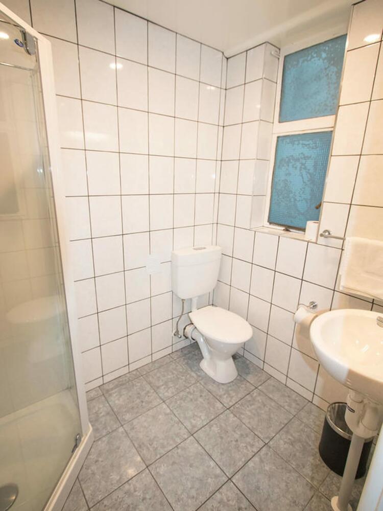 Price Comparison for Hotel Waterloo & Backpackers in Wellington (with HONEST Reviews 2022)