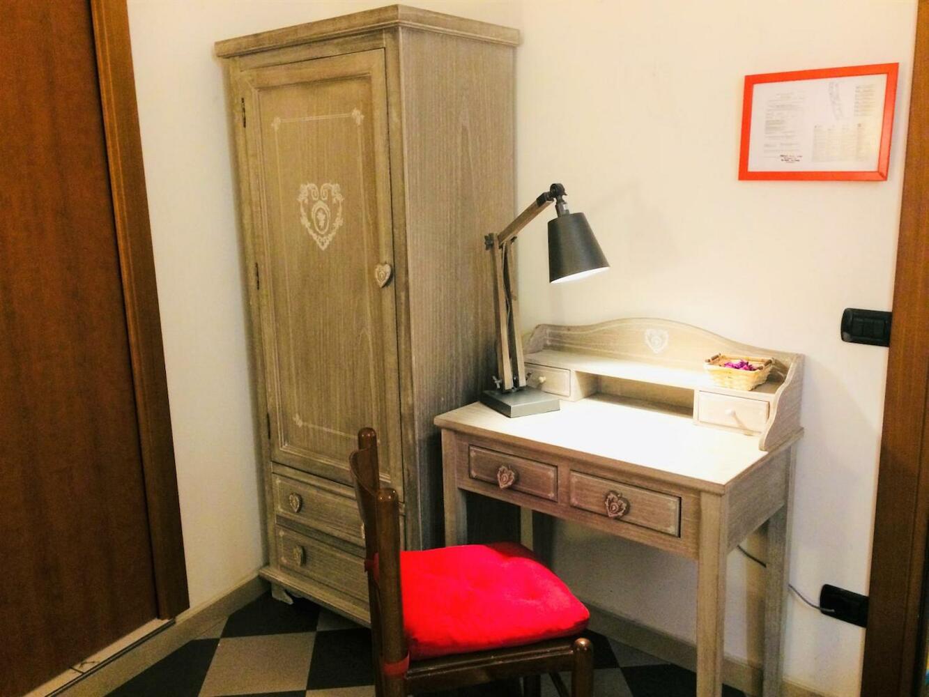 Archi Rossi Hostel, Florence