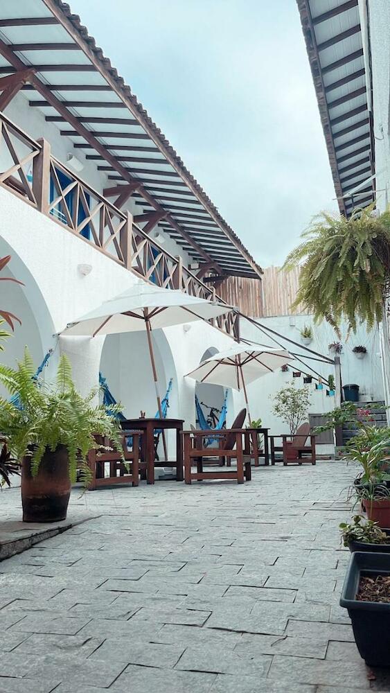 Vila Mucuge Hostel