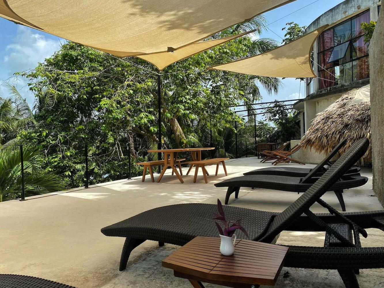 Elmar Hostal, Bacalar