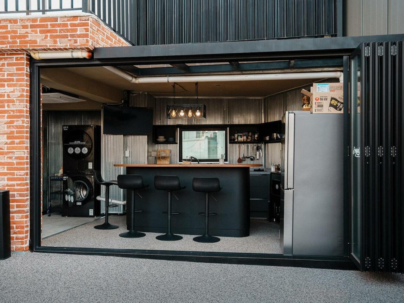 Original Backpackers, Seoul