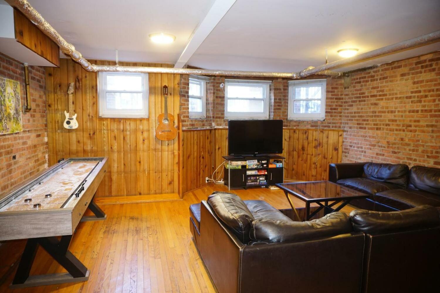 Wrigley Hostel, Chicago