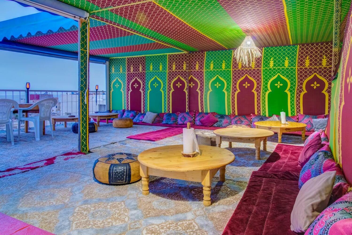 Dinosaur Anza Surf House, Agadir