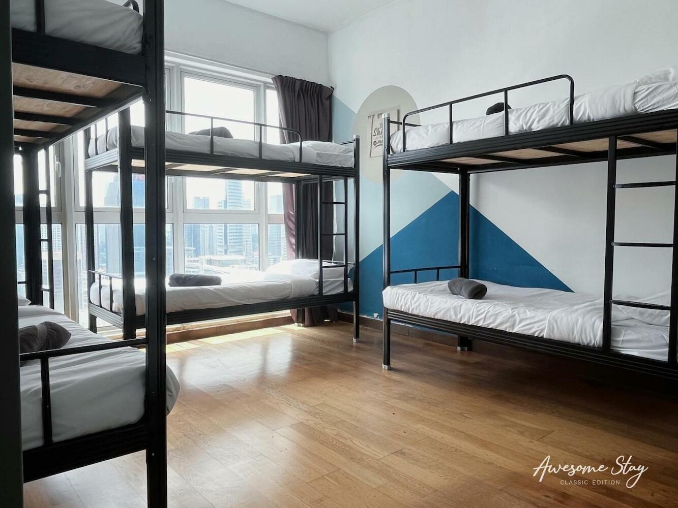 Nj Homestay Hostel At Regalia Residence