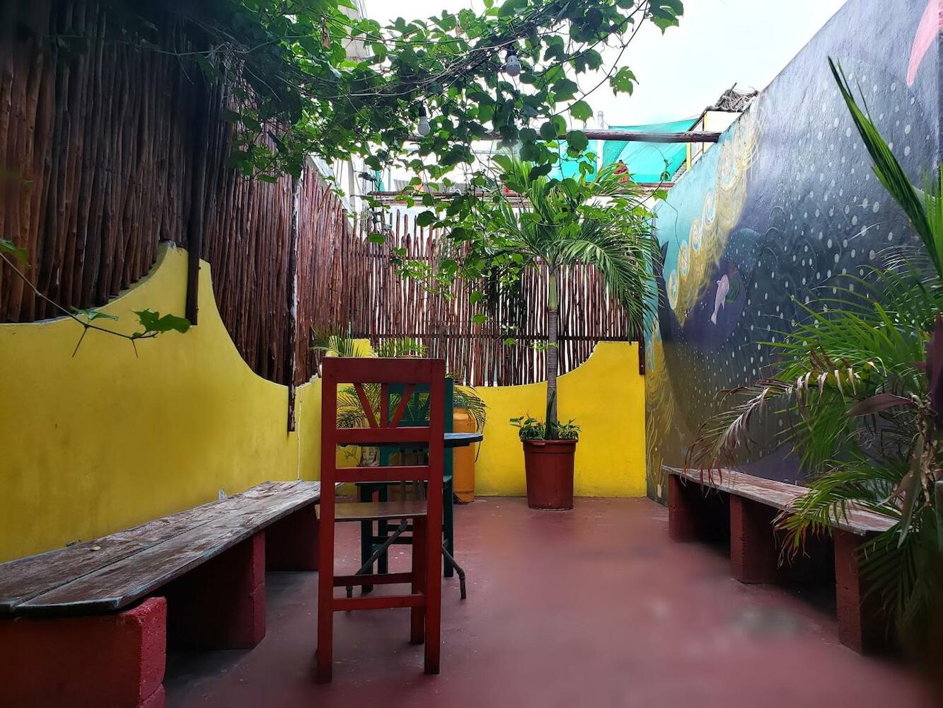 Tres Mundos Hostel