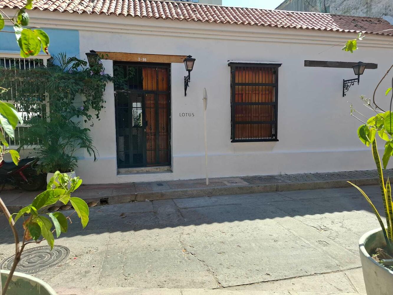 Lotus Central, Santa Marta