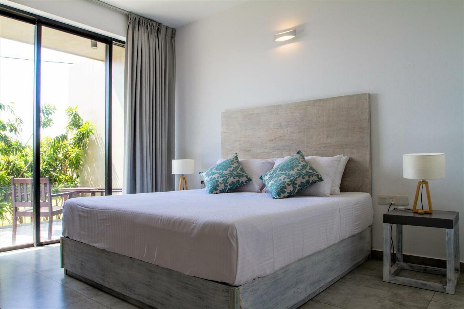 Lazy Koala, Hikkaduwa