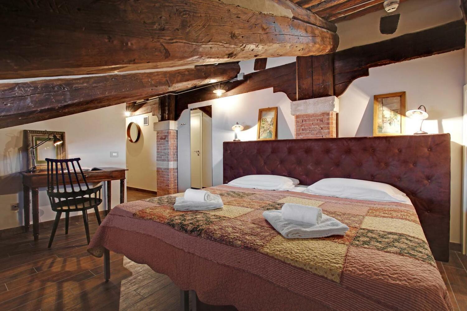 Top 11 CHEAPEST Hostels in Venice - (sorted by Price), image size:1500x1000