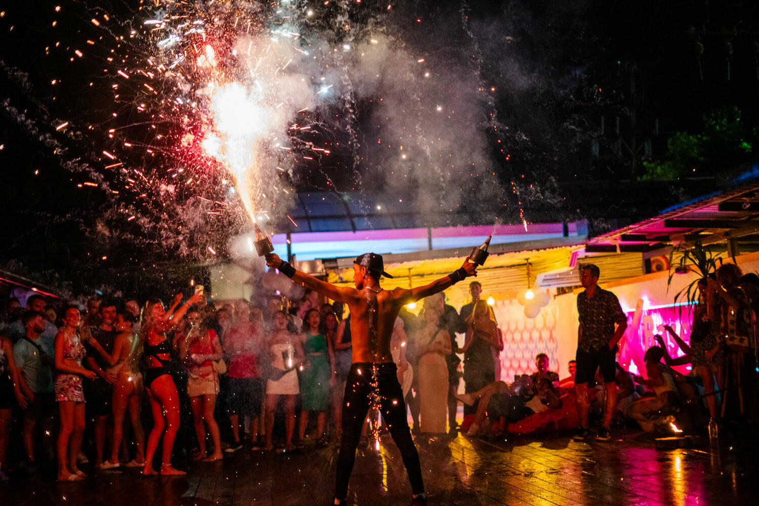 Base Ao Nang Beachfront, Ao Nang