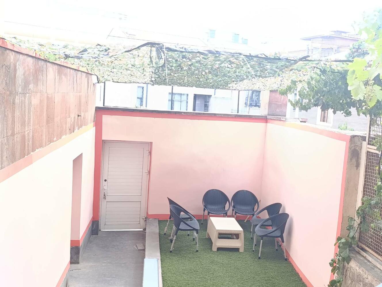Dreamer's Den Hostel & Tours