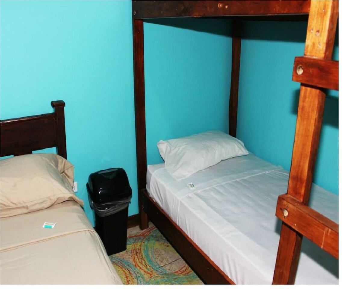 Coral Reef Surf Hostel & Camp, Tamarindo