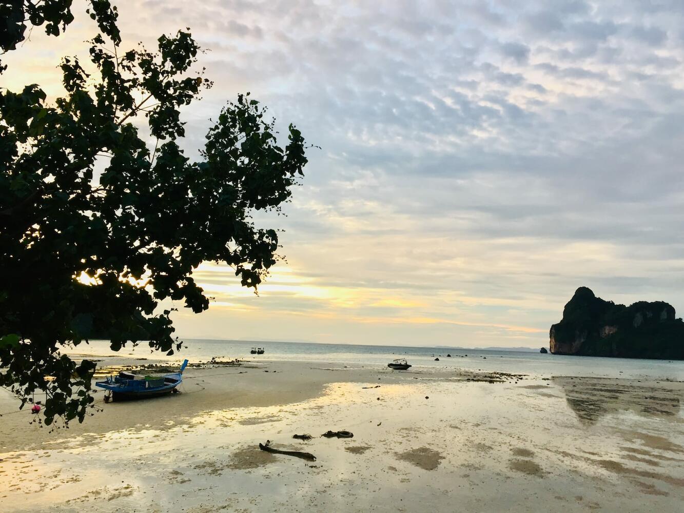 Dee Dee Sea Front, Ko Phi Phi