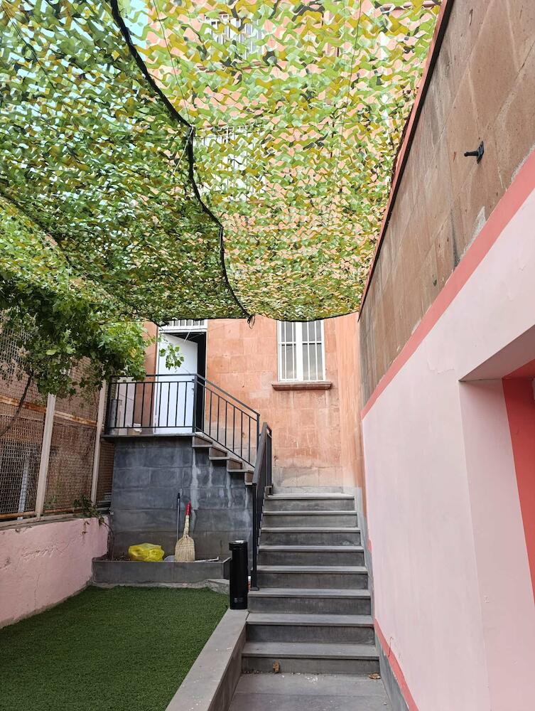 Dreamer's Den Hostel & Tours
