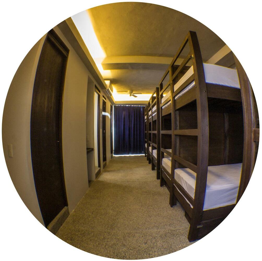 Los Muertos Hostal