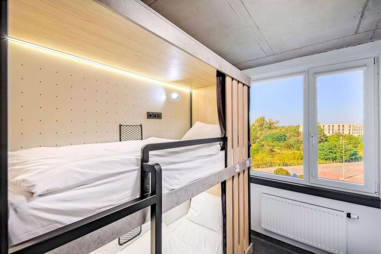 Easy One Premium Art Hostel