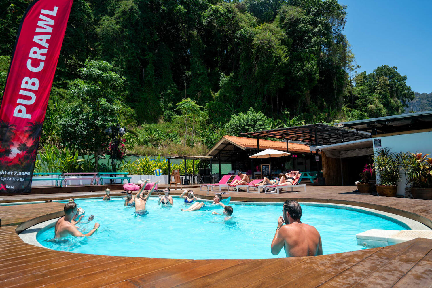 Base Ao Nang Beachfront, Ao Nang